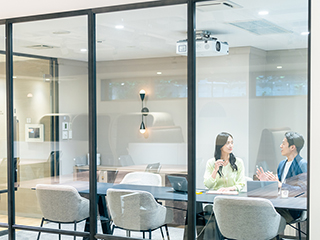 レンタルオフィスで電話転送サービスを利用するにはどうすればいい？おすすめのサービスと選び方を解説